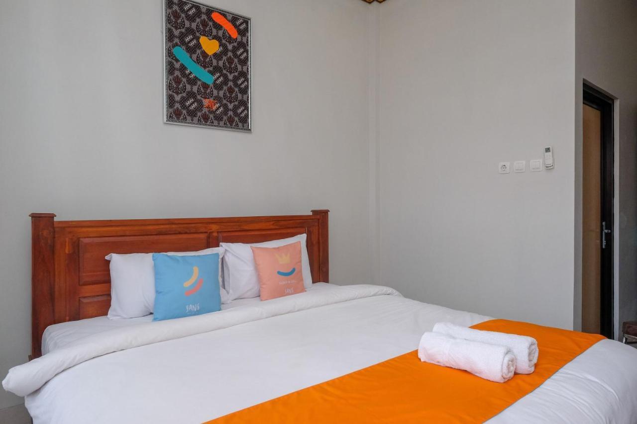 Sans Hotel Kumbang Yogyakarta By Reddoorz Eksteriør bilde